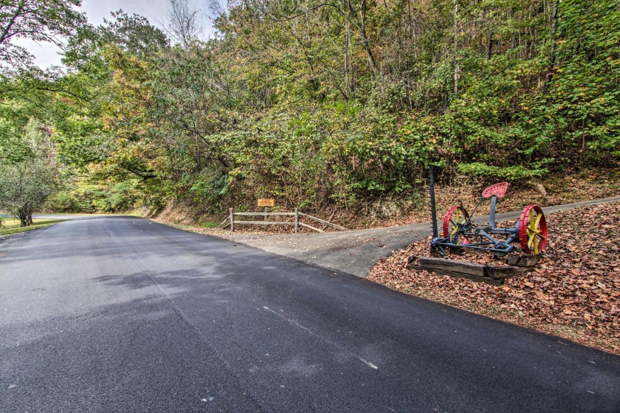 Pigeon Forge Scenic Solitude With Private Hot Tub! 외부 사진